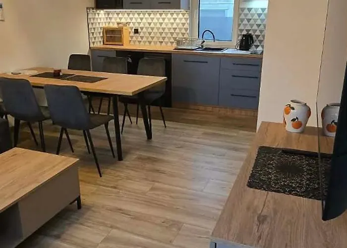 Kameralne Kladno アパート Lopienica